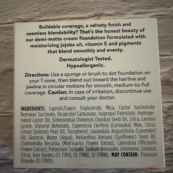 Honest Beauty Walnut Everything Cream Foundation - Picture 4 of 4